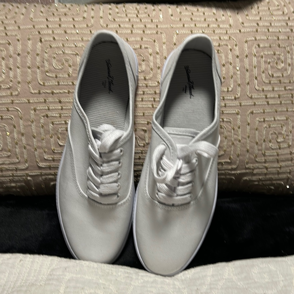 Universal Threads Shoe